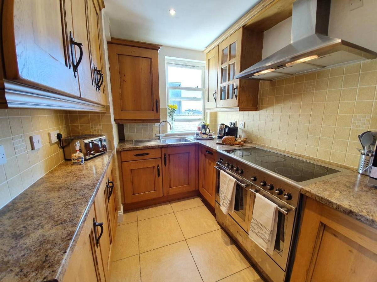 Stylish Flat In Central Tenby & Free Parking المظهر الخارجي الصورة