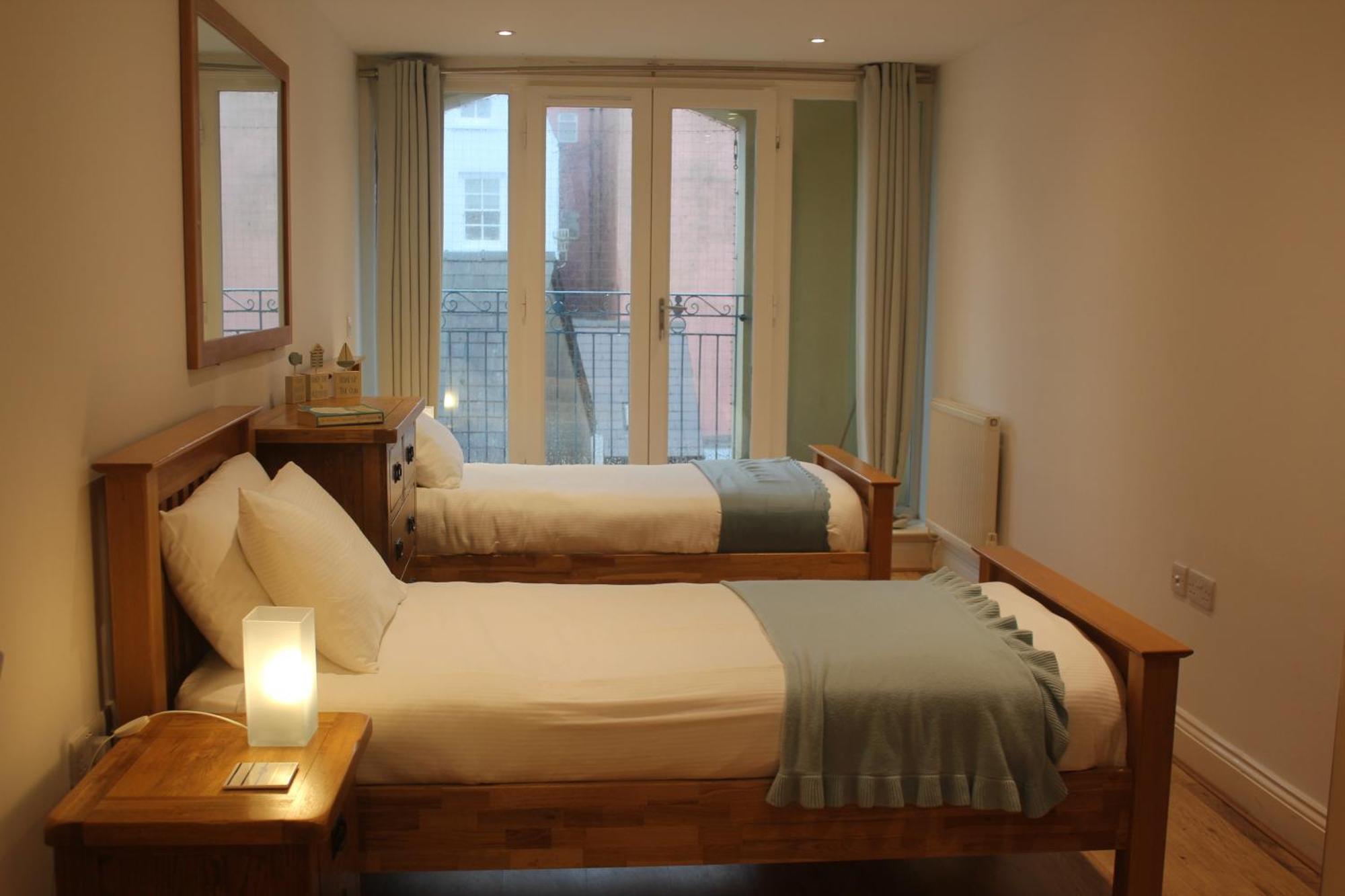 Stylish Flat In Central Tenby & Free Parking المظهر الخارجي الصورة